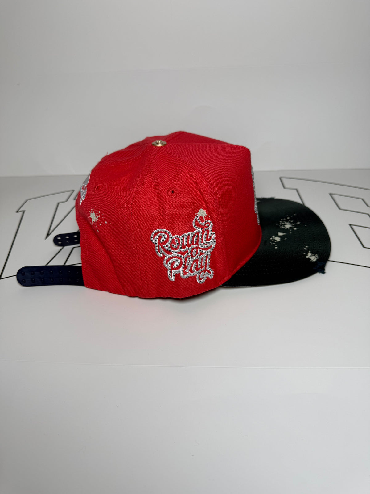 Roughplay caps - red/white