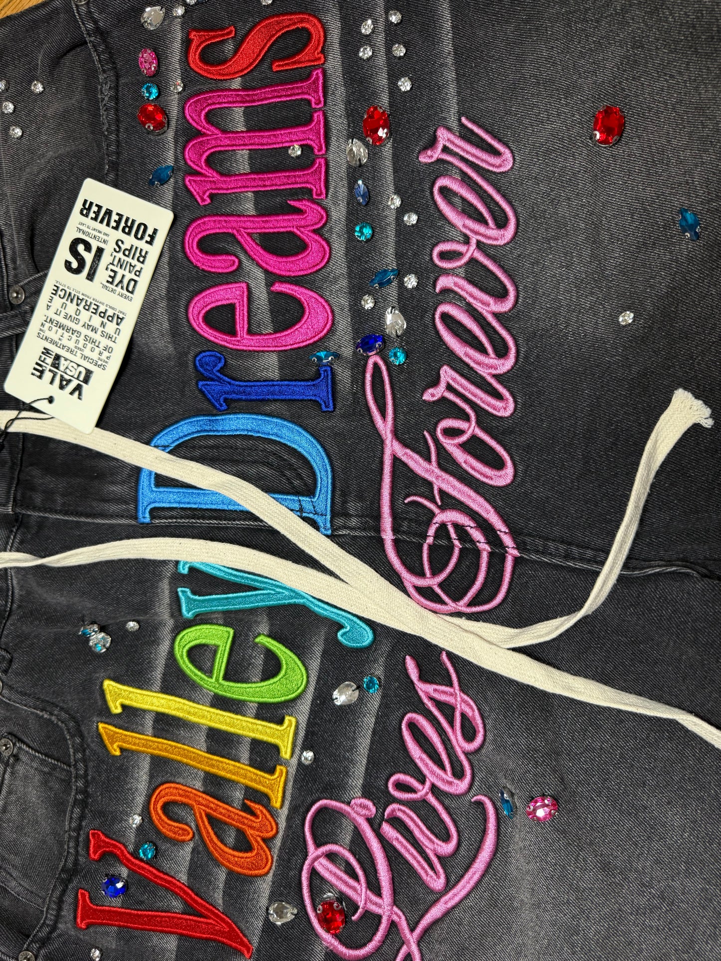 Valley dreams - live forever black shorts