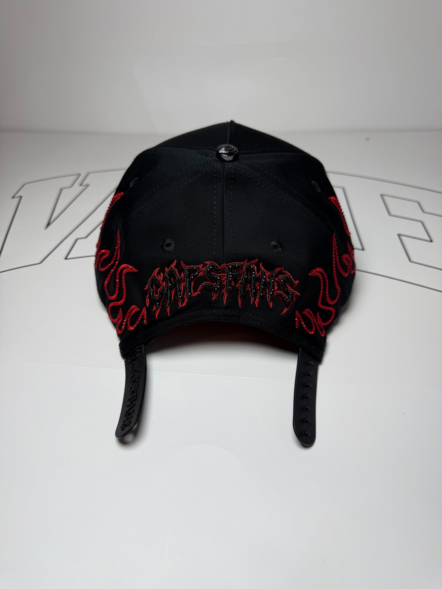 Black caps - red Yankees