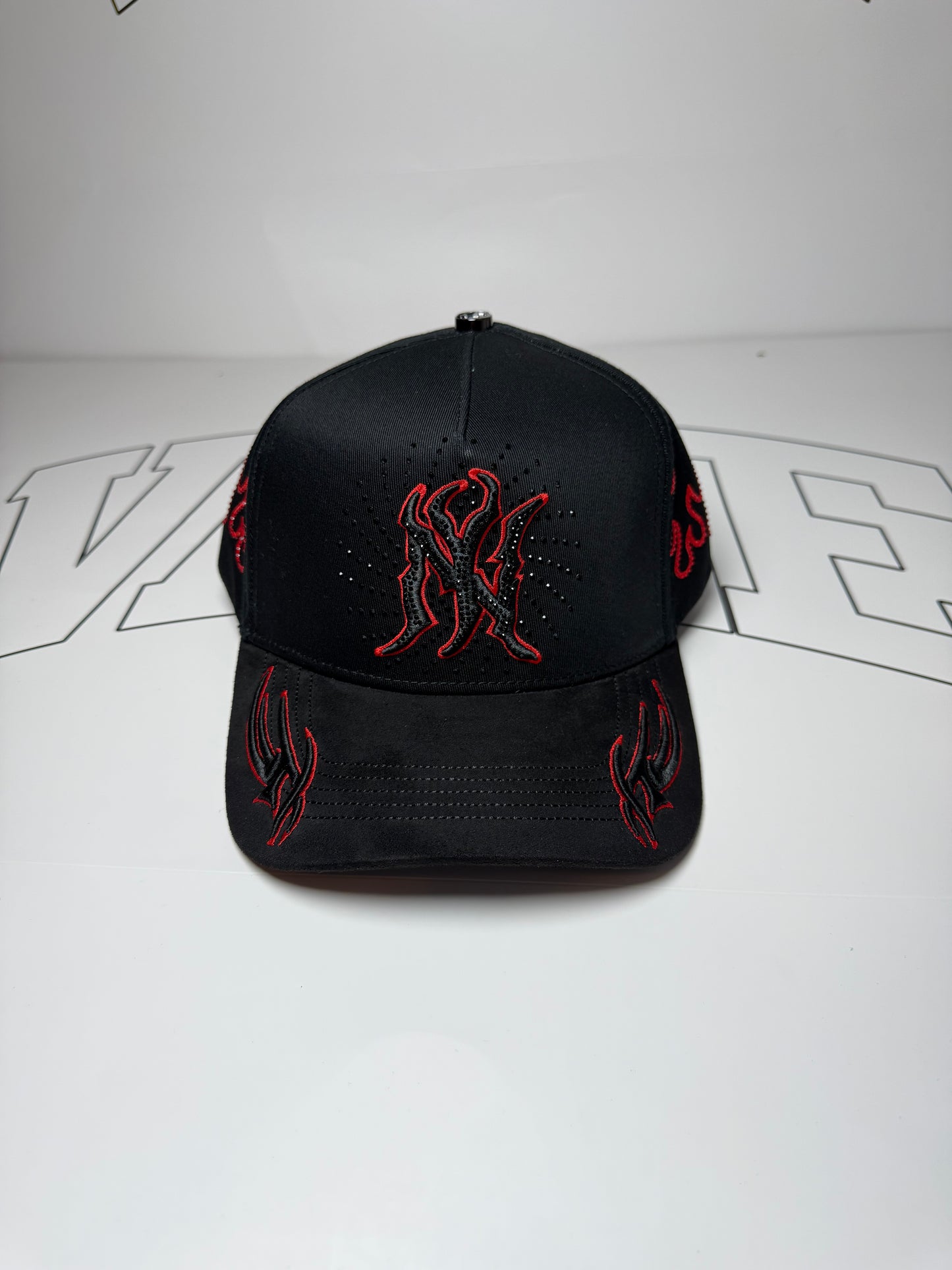 Black caps - red Yankees