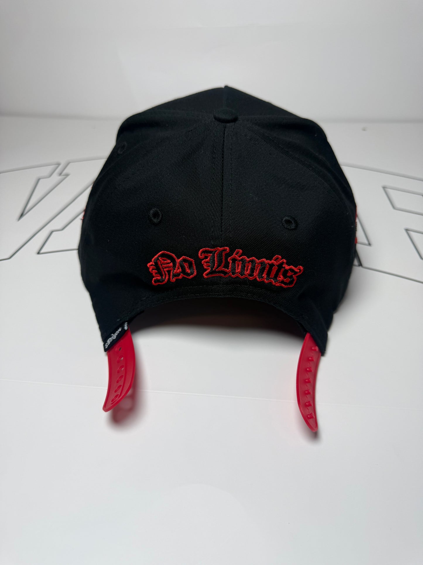 No rules caps - black and red